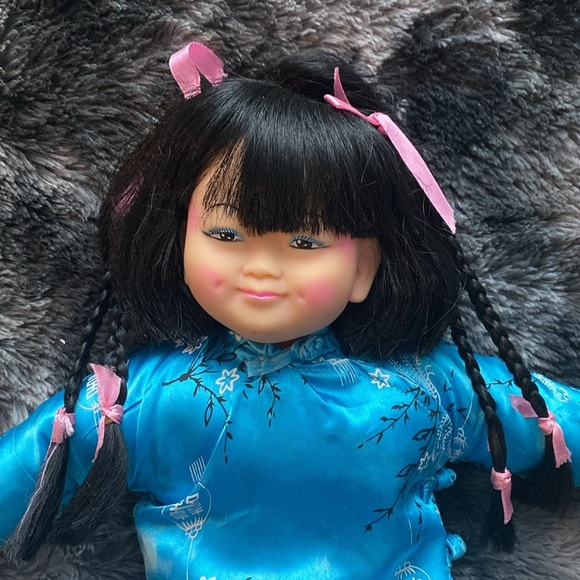Vintage 1986 Asian Doll All Original
Very Rare Goodwell Blue Outfit
Cloth Body - Picture 2 of 16